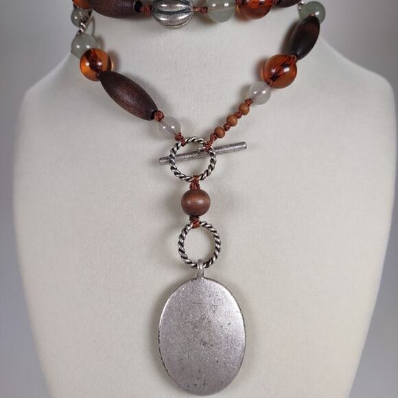 Silver Toned Oval Abalone Pendant With Wood and Plastic Beads Necklace - Picture 4 of 4